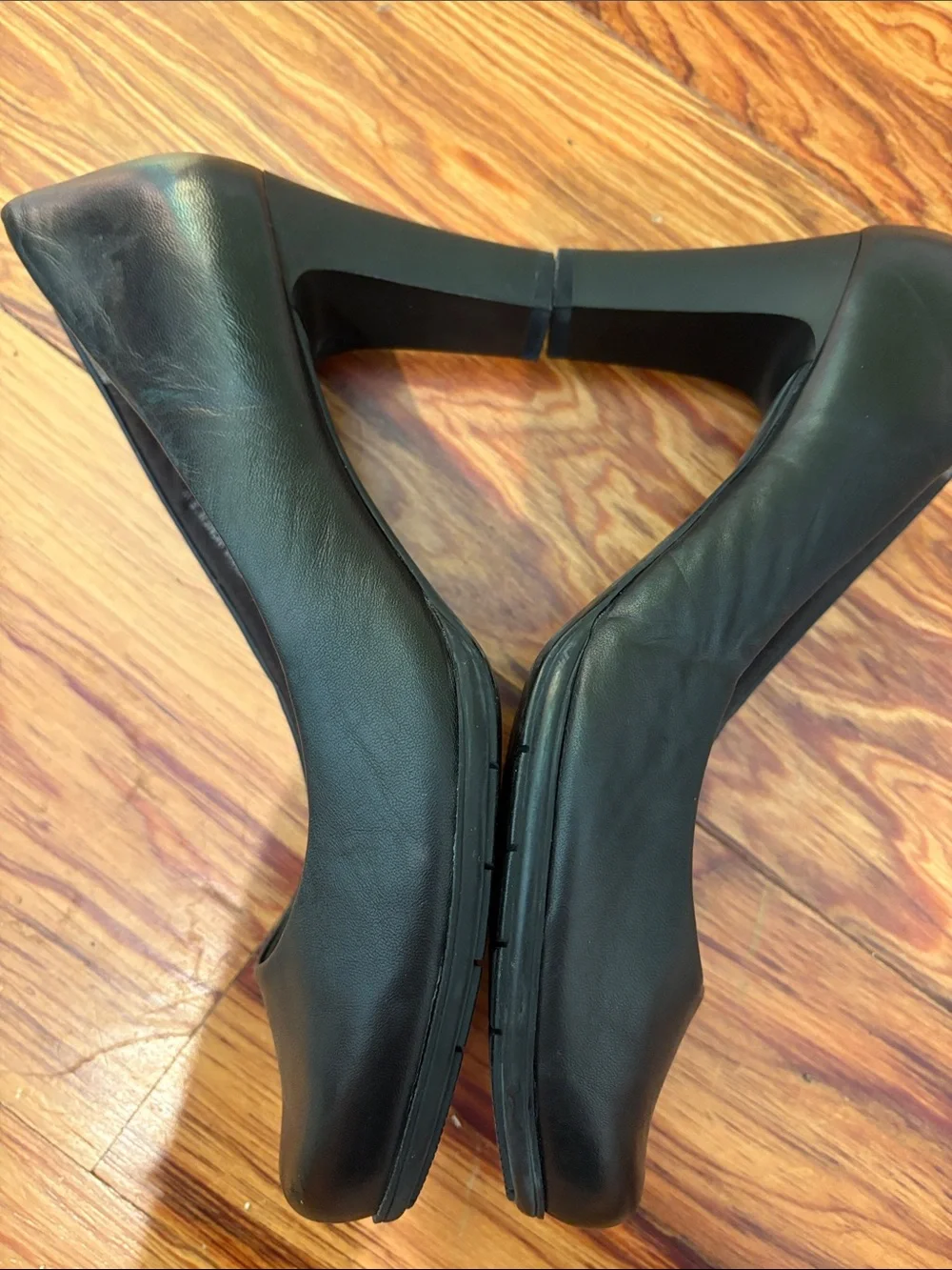 Rockport Black Leather Round-Toe Heels